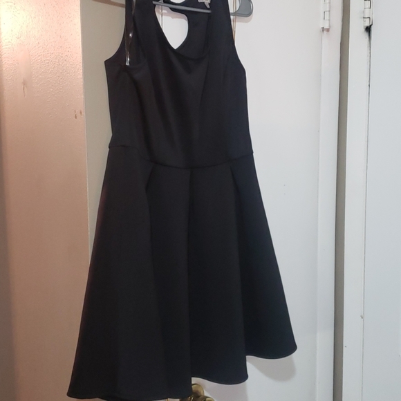 Dress - Picture 1 of 5